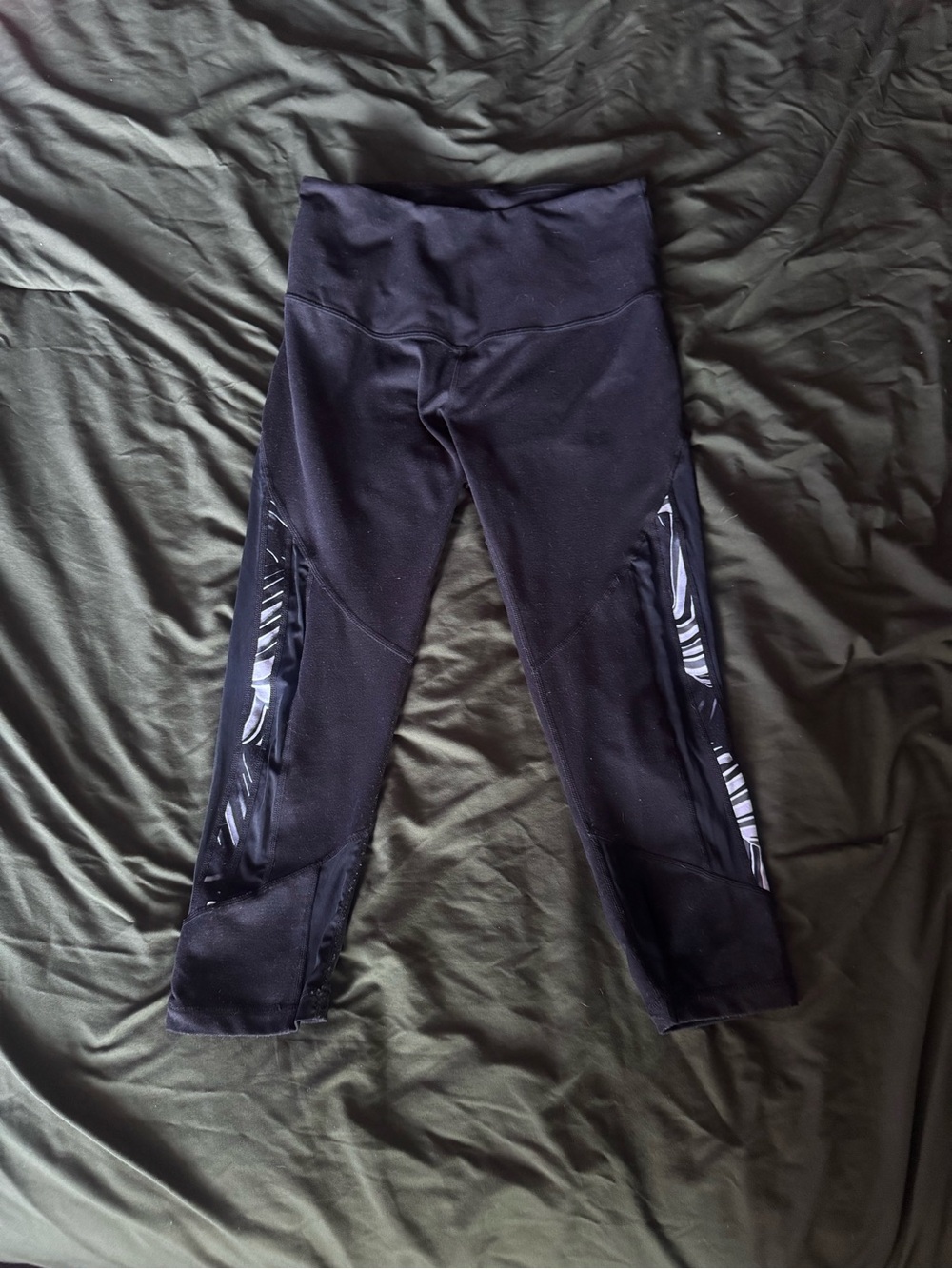 Crop Leggings with Mesh and White Accent Panels